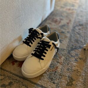 Dr. Scholl's White and Black Sneakers